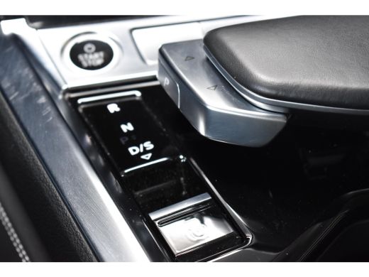 Audi e-tron 55 quattro Business edition Plus 95 kWh / Panoramadak / Memory stoelen / Leder/ Luchtvering / ActivLease financial lease