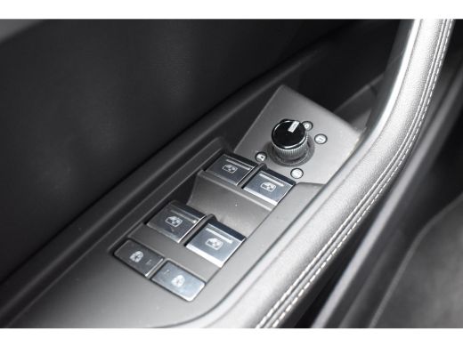 Audi e-tron 55 quattro Business edition Plus 95 kWh / Panoramadak / Memory stoelen / Leder/ Luchtvering / ActivLease financial lease