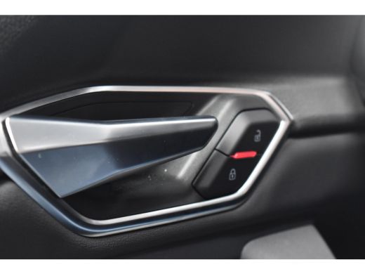 Audi e-tron 55 quattro Business edition Plus 95 kWh / Panoramadak / Memory stoelen / Leder/ Luchtvering / ActivLease financial lease