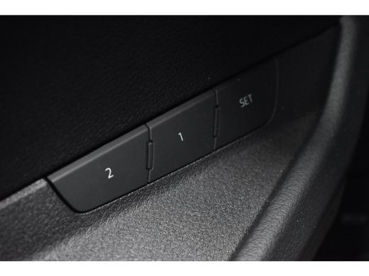 Audi e-tron 55 quattro Business edition Plus 95 kWh / Panoramadak / Memory stoelen / Leder/ Luchtvering / ActivLease financial lease