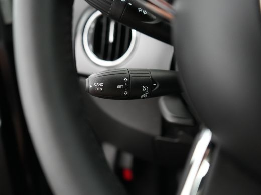 Fiat 500C 1.0 Hybrid Dolcevita | Achterbank in delen neerklapbaar | Alarm klasse 1(startblokkering) | Apple... ActivLease financial lease