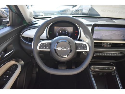 Fiat 600 1.2 Hybrid La Prima 100pk Automaat | Navigatie | Elektr. Stoelen | Elektr. Achterklep | Achteruit... ActivLease financial lease