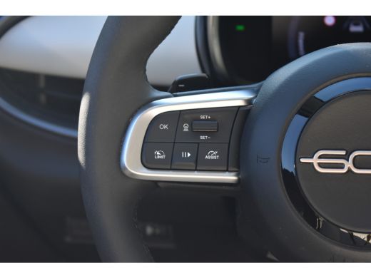 Fiat 600 1.2 Hybrid La Prima 100pk Automaat | Navigatie | Elektr. Stoelen | Elektr. Achterklep | Achteruit... ActivLease financial lease