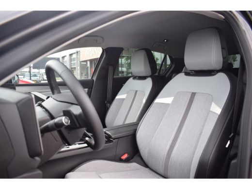 Opel Astra 1.6 Hybrid Business Elegance | Apple CarPlay | ACC | Camera | Climate ActivLease financial lease