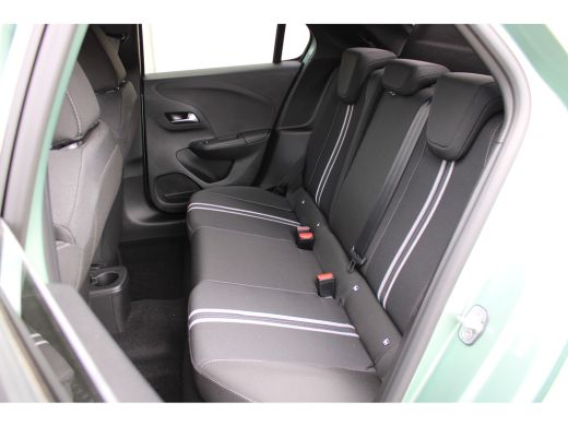Opel Corsa 1.2 Turbo Hybrid Yes / Navigatie via Carplay / Parkeersensoren / Stuur -en stoelverwarmd / LED / ... ActivLease financial lease