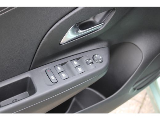 Opel Corsa 1.2 Turbo Hybrid Yes / Navigatie via Carplay / Parkeersensoren / Stuur -en stoelverwarmd / LED / ... ActivLease financial lease