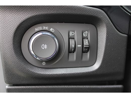Opel Corsa 1.2 Turbo Hybrid Yes / Navigatie via Carplay / Parkeersensoren / Stuur -en stoelverwarmd / LED / ... ActivLease financial lease