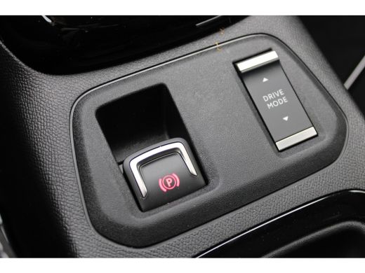 Opel Corsa 1.2 Turbo Hybrid Yes / Navigatie via Carplay / Parkeersensoren / Stuur -en stoelverwarmd / LED / ... ActivLease financial lease