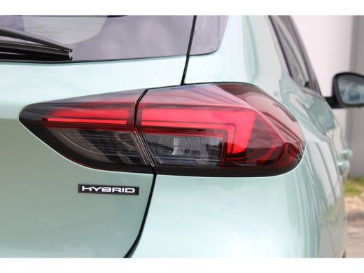 Opel Corsa 1.2 Turbo Hybrid Yes / Navigatie via Carplay / Parkeersensoren / Stuur -en stoelverwarmd / LED / ... ActivLease financial lease
