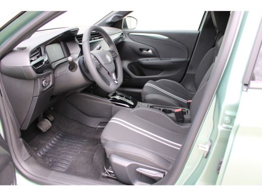 Opel Corsa 1.2 Turbo Hybrid Yes / Navigatie via Carplay / Parkeersensoren / Stuur -en stoelverwarmd / LED / ... ActivLease financial lease