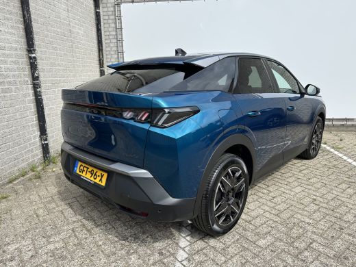 Peugeot 3008 1.2 Hybrid 136 Allure | Achterbank in 3 delen neerklapbaar met skiluik | Achteruitrijcamera | App... ActivLease financial lease