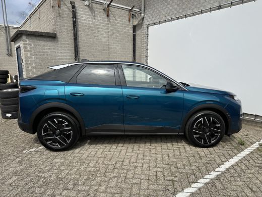 Peugeot 3008 1.2 Hybrid 136 Allure | Achterbank in 3 delen neerklapbaar met skiluik | Achteruitrijcamera | App... ActivLease financial lease