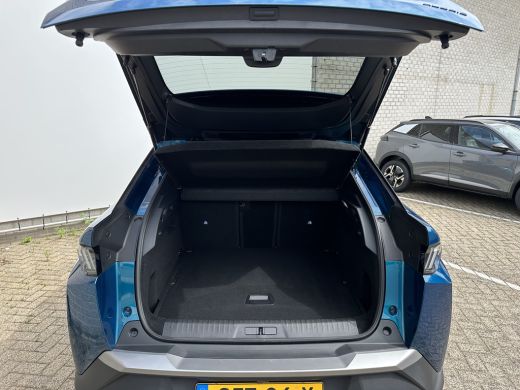 Peugeot 3008 1.2 Hybrid 136 Allure | Achterbank in 3 delen neerklapbaar met skiluik | Achteruitrijcamera | App... ActivLease financial lease