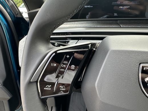 Peugeot 3008 1.2 Hybrid 136 Allure | Achterbank in 3 delen neerklapbaar met skiluik | Achteruitrijcamera | App... ActivLease financial lease