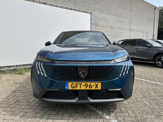 Peugeot 3008 1.2 Hybrid 136 Allure | Achterbank in 3 delen neerklapbaar met skiluik | Achteruitrijcamera | App... ActivLease financial lease