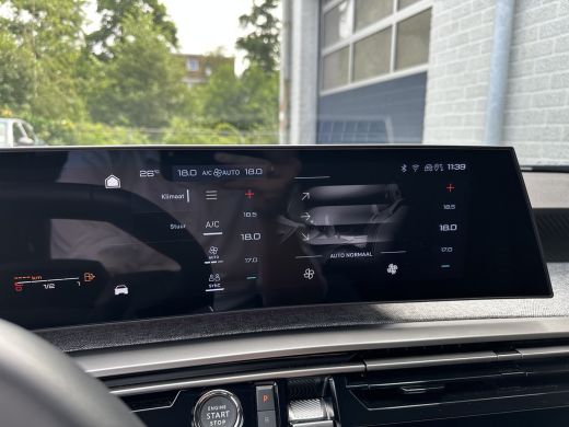 Peugeot 3008 1.2 Hybrid 136 Allure | Achterbank in 3 delen neerklapbaar met skiluik | Achteruitrijcamera | App... ActivLease financial lease