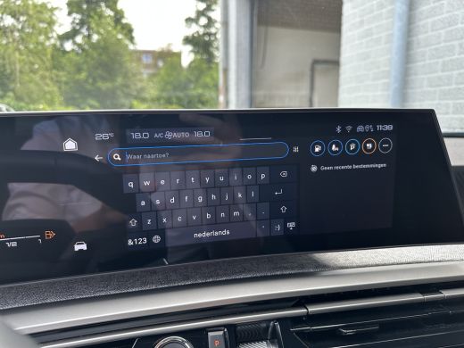 Peugeot 3008 1.2 Hybrid 136 Allure | Achterbank in 3 delen neerklapbaar met skiluik | Achteruitrijcamera | App... ActivLease financial lease