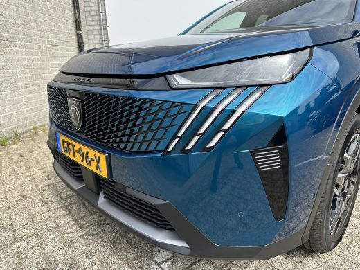 Peugeot 3008 1.2 Hybrid 136 Allure | Achterbank in 3 delen neerklapbaar met skiluik | Achteruitrijcamera | App... ActivLease financial lease