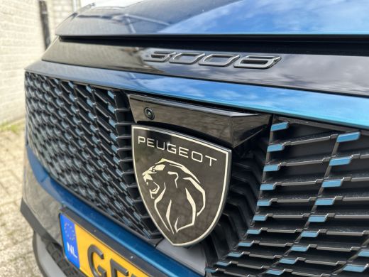 Peugeot 3008 1.2 Hybrid 136 Allure | Achterbank in 3 delen neerklapbaar met skiluik | Achteruitrijcamera | App... ActivLease financial lease