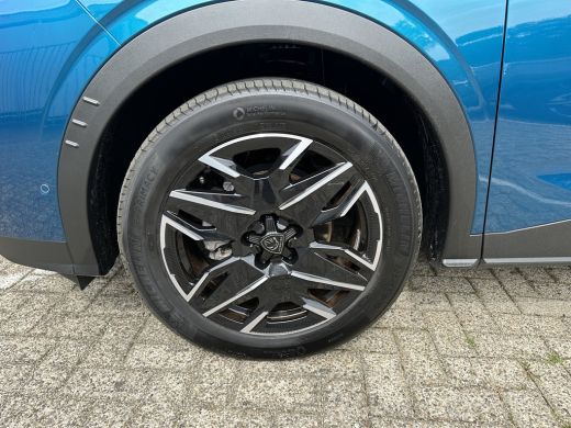 Peugeot 3008 1.2 Hybrid 136 Allure | Achterbank in 3 delen neerklapbaar met skiluik | Achteruitrijcamera | App... ActivLease financial lease