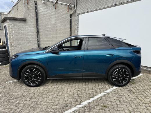 Peugeot 3008 1.2 Hybrid 136 Allure | Achterbank in 3 delen neerklapbaar met skiluik | Achteruitrijcamera | App... ActivLease financial lease