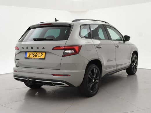 Skoda Karoq 1.5 TSI ACT 150 PK DSG AUT. SPORTLINE STEEL GREY + VIRTUAL COCKPIT | TREKHAAK | CAMERA | ADAPTIVE... ActivLease financial lease