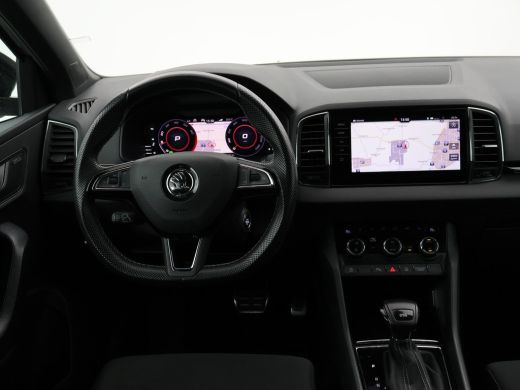 Skoda Karoq 1.5 TSI ACT 150 PK DSG AUT. SPORTLINE STEEL GREY + VIRTUAL COCKPIT | TREKHAAK | CAMERA | ADAPTIVE... ActivLease financial lease