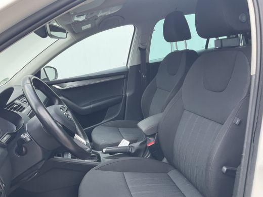 Skoda Octavia Combi 1.5 TSI 150pk Automaat Trekhaak Carplay Stoelverw Cruise NL-Auto! ActivLease financial lease