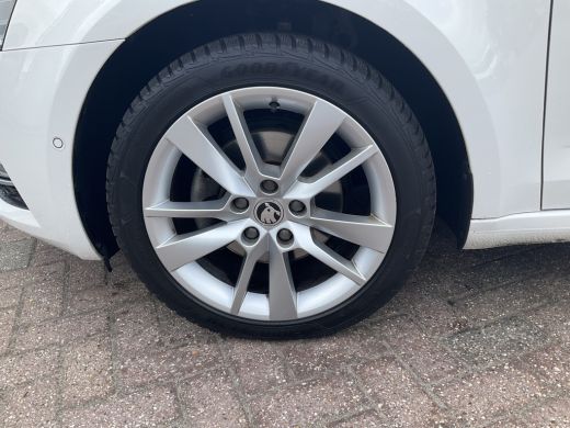 Skoda Octavia Combi 1.5 TSI 150pk Automaat Trekhaak Carplay Stoelverw Cruise NL-Auto! ActivLease financial lease
