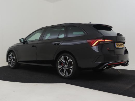 Skoda Octavia Combi RS l Panoramadak l Elektrische Achterklep l RS l Elektr. Trekhaak l Adaptive Cruise Control... ActivLease financial lease