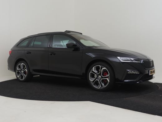 Skoda Octavia Combi RS l Panoramadak l Elektrische Achterklep l RS l Elektr. Trekhaak l Adaptive Cruise Control... ActivLease financial lease