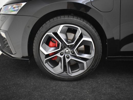 Skoda Octavia Combi RS l Panoramadak l Elektrische Achterklep l RS l Elektr. Trekhaak l Adaptive Cruise Control... ActivLease financial lease