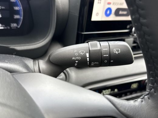 Toyota Yaris 1.5 Hybrid 130 Executive **HEAD-UP DISPLAY/ STOEL EN STUURWIELVERWARMING/ DODEHOEK DETECTIE/ 36 M... ActivLease financial lease