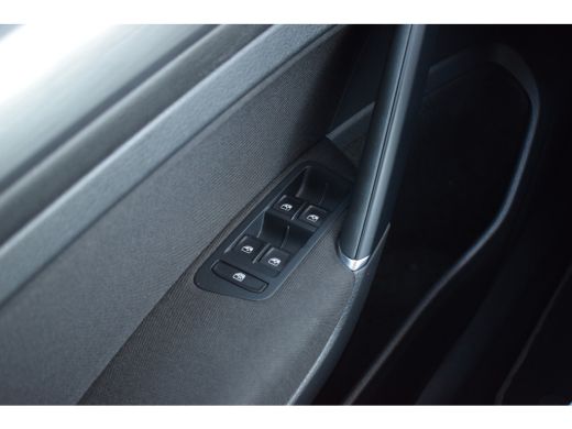 Volkswagen Golf 1.6 TDI Comfortline Business | Apple CarPlay | Adaptive | Climate ActivLease financial lease