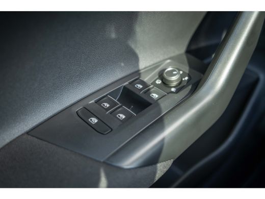 Volkswagen Polo R-Line Edition Inclusief € 2000,- inruilvoordeel | 'App-Connect' draadloze smartphone integratie ... ActivLease financial lease