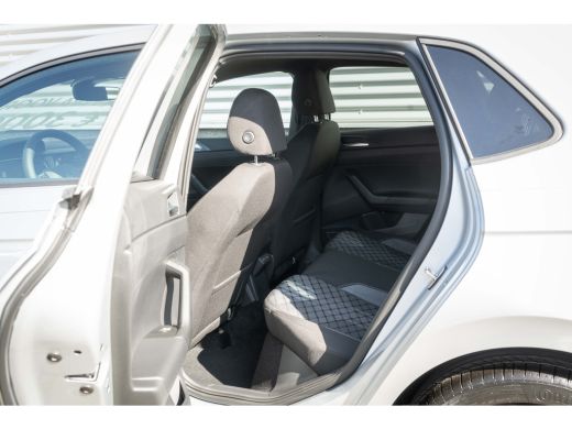 Volkswagen Polo R-Line Edition Inclusief € 2000,- inruilvoordeel | 'App-Connect' draadloze smartphone integratie ... ActivLease financial lease