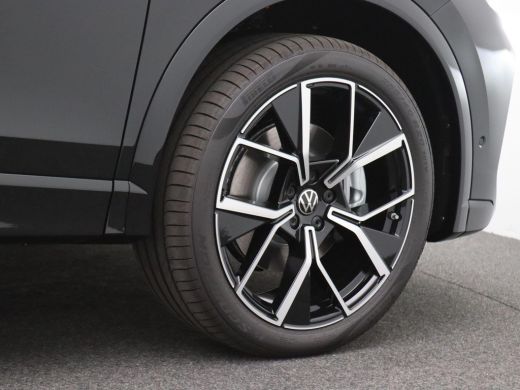 Volkswagen Tiguan 1.5 eHybrid R-Line Edition 272PK DSG matrix led, trekhaak, panoramadak, 360gr. camera, keyless, s... ActivLease financial lease