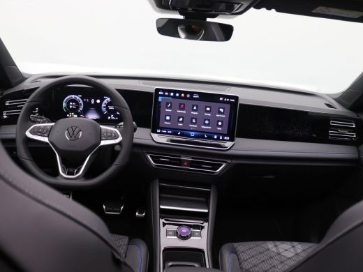Volkswagen Tiguan 1.5 eHybrid R-Line Edition 272PK DSG matrix led, trekhaak, panoramadak, 360gr. camera, keyless, s... ActivLease financial lease