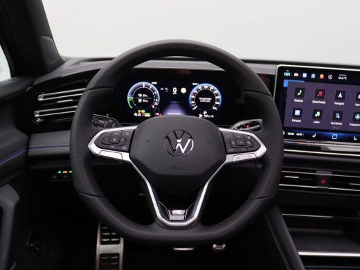 Volkswagen Tiguan 1.5 eHybrid R-Line Edition 272PK DSG matrix led, trekhaak, panoramadak, 360gr. camera, keyless, s... ActivLease financial lease