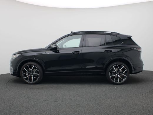 Volkswagen Tiguan 1.5 eHybrid R-Line Edition 272PK DSG matrix led, trekhaak, panoramadak, 360gr. camera, keyless, s... ActivLease financial lease