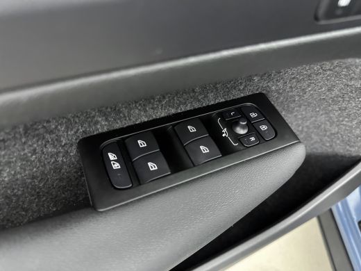 Volvo  C40 Recharge Twin Intro Edition 78 kWh | FJORD BLUE | PDC + Camera | Elektrische achterklep | AWD | 4... ActivLease financial lease