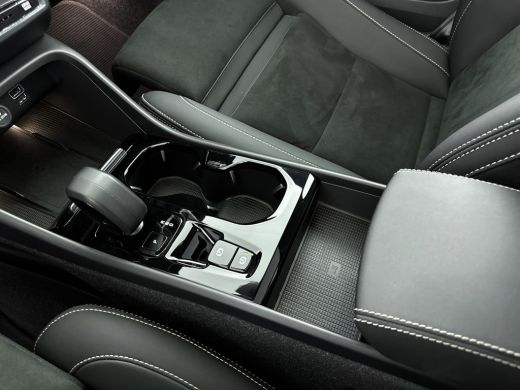 Volvo  XC40 1.5 T4 Recharge Ultimate Dark | Trekhaak | Panormadak | PDC + Camera | Harman & Kardon Audio | ActivLease financial lease