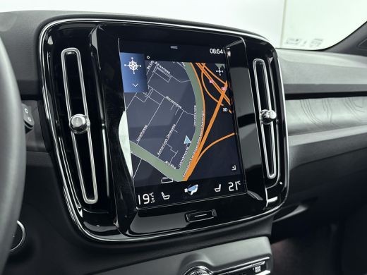 Volvo  XC40 1.5 T4 Recharge Ultimate Dark | Trekhaak | Panormadak | PDC + Camera | Harman & Kardon Audio | ActivLease financial lease