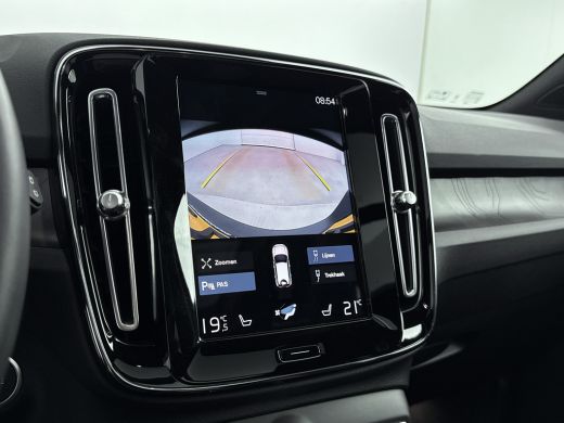 Volvo  XC40 1.5 T4 Recharge Ultimate Dark | Trekhaak | Panormadak | PDC + Camera | Harman & Kardon Audio | ActivLease financial lease