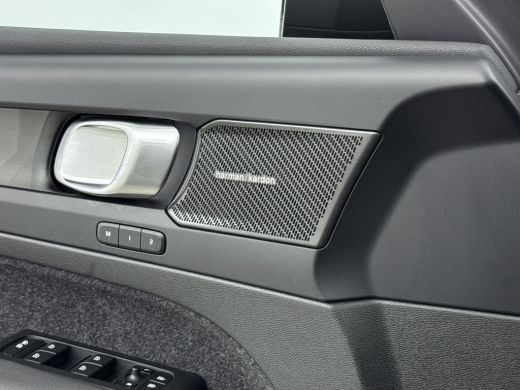 Volvo  XC40 1.5 T4 Recharge Ultimate Dark | Trekhaak | Panormadak | PDC + Camera | Harman & Kardon Audio | ActivLease financial lease