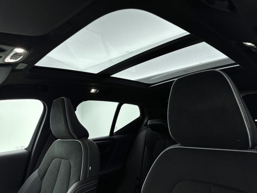 Volvo  XC40 1.5 T4 Recharge Ultimate Dark | Trekhaak | Panormadak | PDC + Camera | Harman & Kardon Audio | ActivLease financial lease