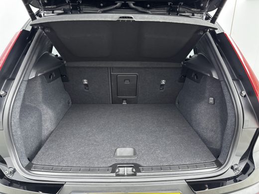 Volvo  XC40 1.5 T4 Recharge Ultimate Dark | Trekhaak | Panormadak | PDC + Camera | Harman & Kardon Audio | ActivLease financial lease