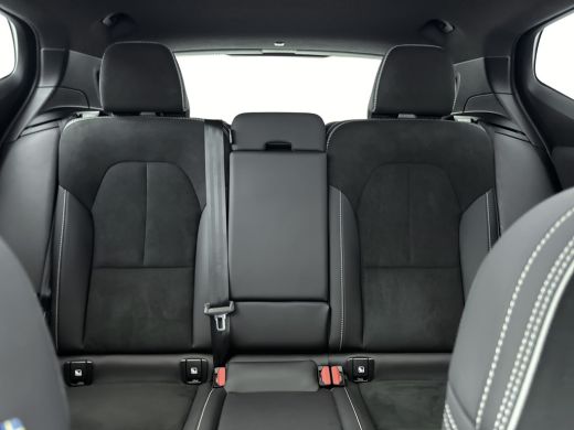 Volvo  XC40 1.5 T4 Recharge Ultimate Dark | Trekhaak | Panormadak | PDC + Camera | Harman & Kardon Audio | ActivLease financial lease