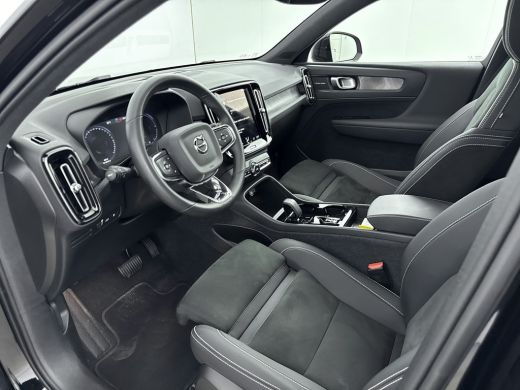 Volvo  XC40 1.5 T4 Recharge Ultimate Dark | Trekhaak | Panormadak | PDC + Camera | Harman & Kardon Audio | ActivLease financial lease