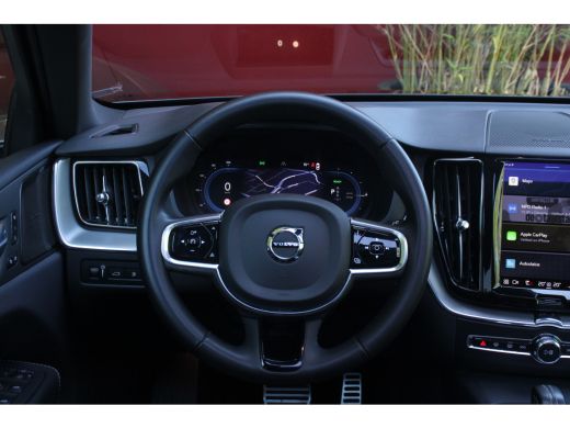Volvo  XC60 2.0 T6 Plug-in hybrid AWD R-Design | Panoramadak | Harman/Kardon | Head-up | Memory | Camera ActivLease financial lease